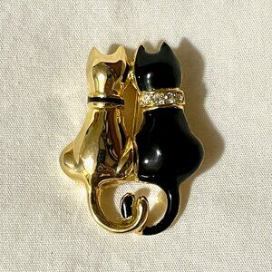 Two Cats Pin / Brooch * Vintage * Gold Tone, Enamel, Rhinestones * 1-1/2" H (18)